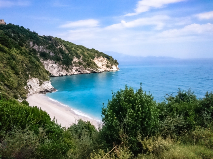 With a high content of sulphur Xigia beach in Zakynthos is a perfect natural spa.